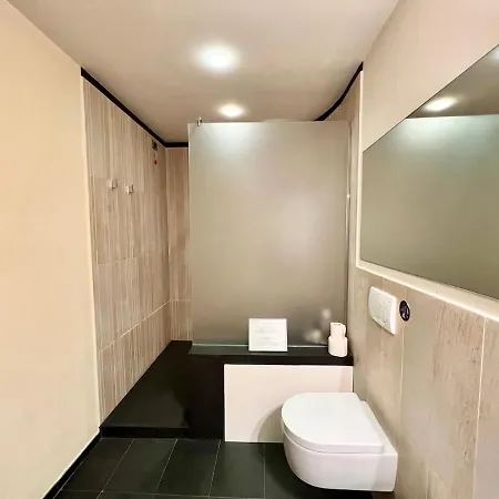 Luxury In Center Of Apartment *